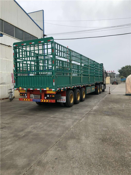 倉(cāng)欄式半掛車