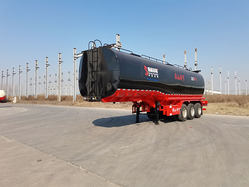 普通液體運(yùn)輸半掛車廠